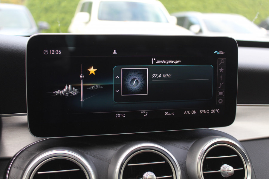 Mercedes-Benz C-Klasse Estate 180 Business Solution AMG / Panoramadak / Camera / Leder / Navigatie / 18'' / DAB / Stoelverwarming / Cruise Control Mercedes-Benz C-Klasse Estate 180 Business Solution AMG / Panoramadak / Camera / Leder / Navigatie / 18'' / DAB / Stoelverwarming / Cruise Control
