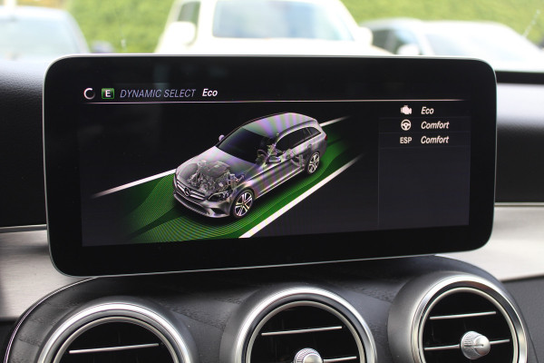 Mercedes-Benz C-Klasse Estate 180 Business Solution AMG / Panoramadak / Camera / Leder / Navigatie / 18'' / DAB / Stoelverwarming / Cruise Control Mercedes-Benz C-Klasse Estate 180 Business Solution AMG / Panoramadak / Camera / Leder / Navigatie / 18'' / DAB / Stoelverwarming / Cruise Control