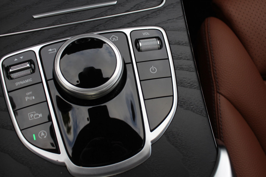Mercedes-Benz C-Klasse Estate 180 Business Solution AMG / Panoramadak / Camera / Leder / Navigatie / 18'' / DAB / Stoelverwarming / Cruise Control Mercedes-Benz C-Klasse Estate 180 Business Solution AMG / Panoramadak / Camera / Leder / Navigatie / 18'' / DAB / Stoelverwarming / Cruise Control