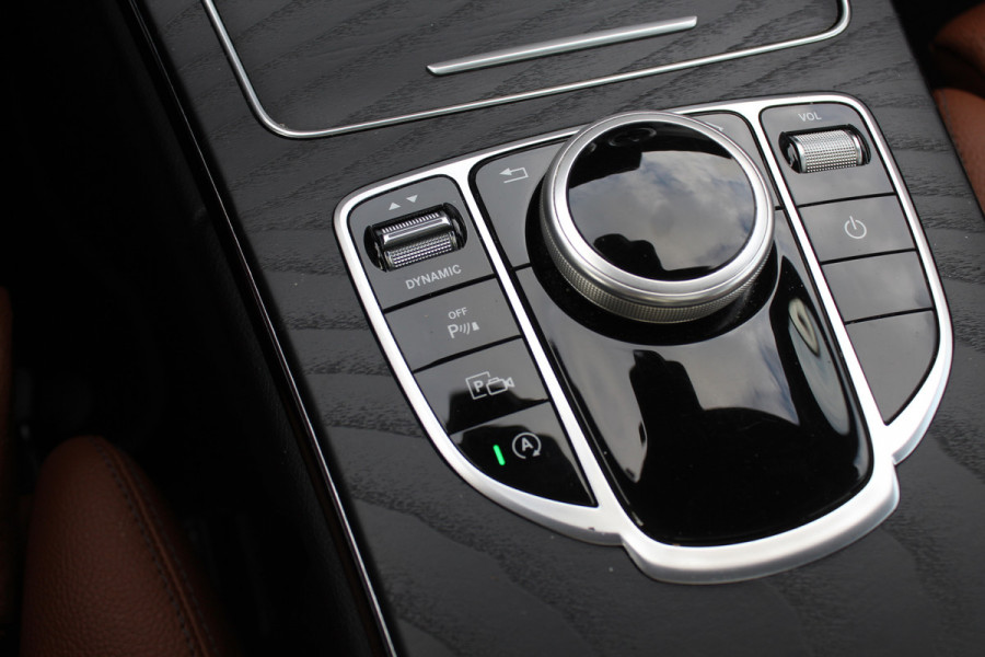Mercedes-Benz C-Klasse Estate 180 Business Solution AMG / Panoramadak / Camera / Leder / Navigatie / 18'' / DAB / Stoelverwarming / Cruise Control Mercedes-Benz C-Klasse Estate 180 Business Solution AMG / Panoramadak / Camera / Leder / Navigatie / 18'' / DAB / Stoelverwarming / Cruise Control