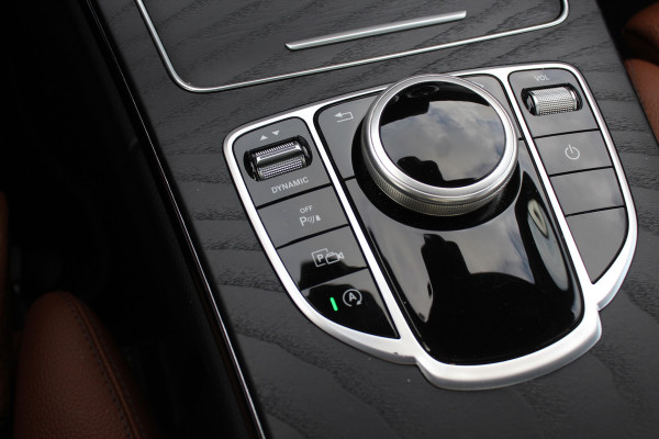 Mercedes-Benz C-Klasse Estate 180 Business Solution AMG / Panoramadak / Camera / Leder / Navigatie / 18'' / DAB / Stoelverwarming / Cruise Control Mercedes-Benz C-Klasse Estate 180 Business Solution AMG / Panoramadak / Camera / Leder / Navigatie / 18'' / DAB / Stoelverwarming / Cruise Control