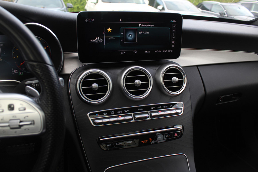 Mercedes-Benz C-Klasse Estate 180 Business Solution AMG / Panoramadak / Camera / Leder / Navigatie / 18'' / DAB / Stoelverwarming / Cruise Control Mercedes-Benz C-Klasse Estate 180 Business Solution AMG / Panoramadak / Camera / Leder / Navigatie / 18'' / DAB / Stoelverwarming / Cruise Control