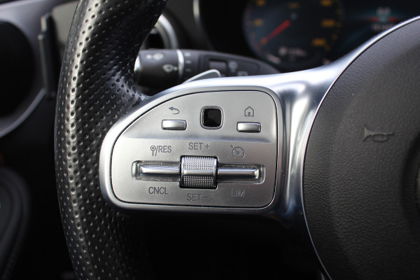 Mercedes-Benz C-Klasse Estate 180 Business Solution AMG / Panoramadak / Camera / Leder / Navigatie / 18'' / DAB / Stoelverwarming / Cruise Control Mercedes-Benz C-Klasse Estate 180 Business Solution AMG / Panoramadak / Camera / Leder / Navigatie / 18'' / DAB / Stoelverwarming / Cruise Control