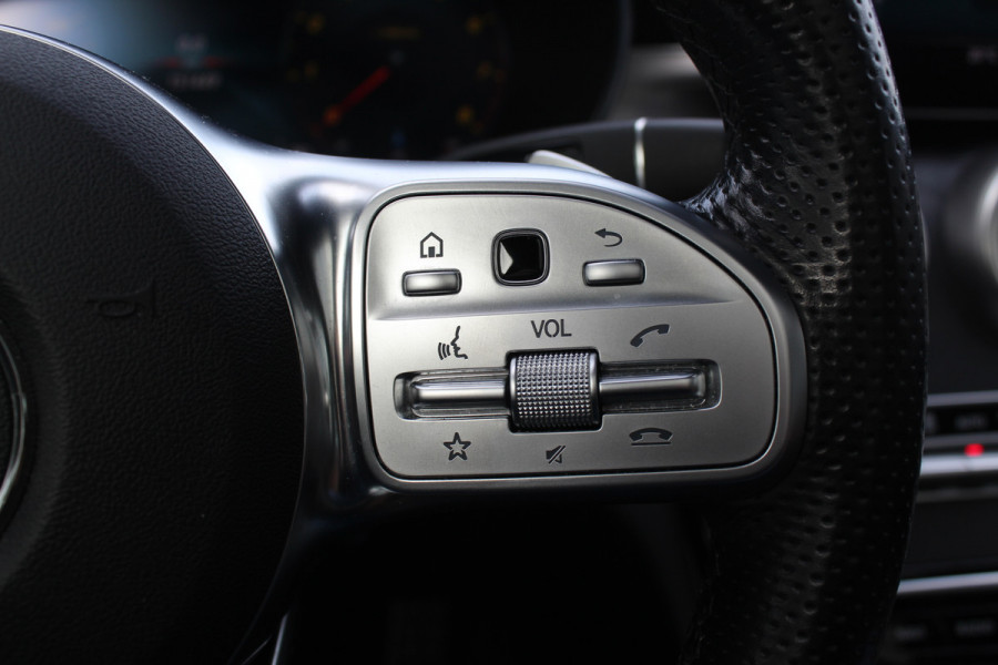 Mercedes-Benz C-Klasse Estate 180 Business Solution AMG / Panoramadak / Camera / Leder / Navigatie / 18'' / DAB / Stoelverwarming / Cruise Control Mercedes-Benz C-Klasse Estate 180 Business Solution AMG / Panoramadak / Camera / Leder / Navigatie / 18'' / DAB / Stoelverwarming / Cruise Control