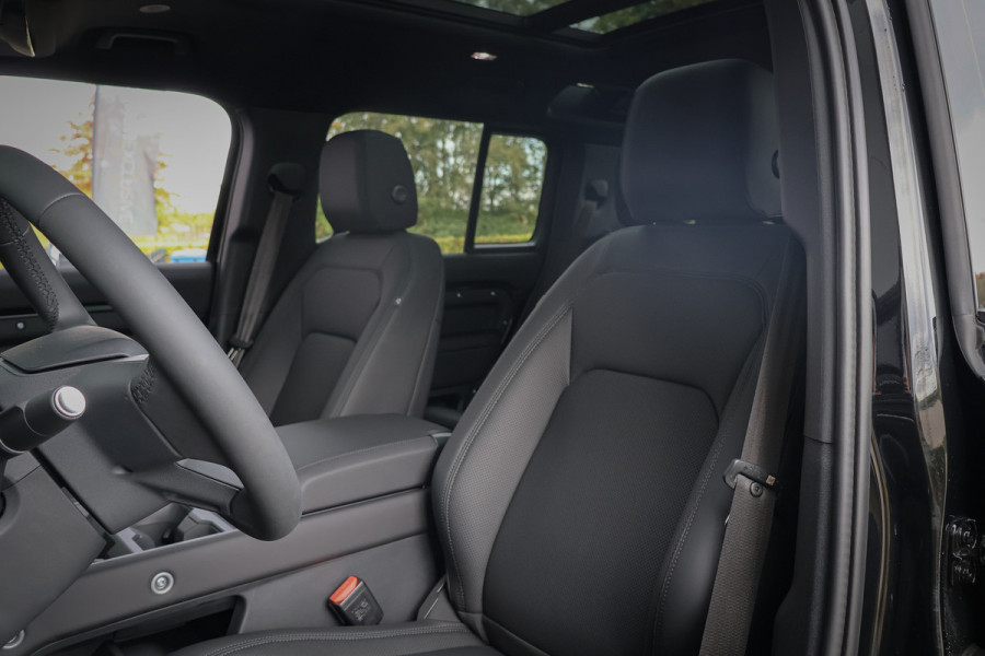 Land Rover Defender 110 P300e 110 X-Dynamic SE ADAPTIVE CRUISE | 360 CAMERA | PANORAMADAK | VOORRUITVERWARMING | MERIDIAN | ELEKTRISCHE STOELEN | STUURVERWARMING | Land Rover Defender 110 P300e 110 X-Dynamic SE ADAPTIVE CRUISE | 360 CAMERA | PANORAMADAK | VOORRUITVERWARMING | MERIDIAN | ELEKTRISCHE STOELEN | STUURVERWARMING |