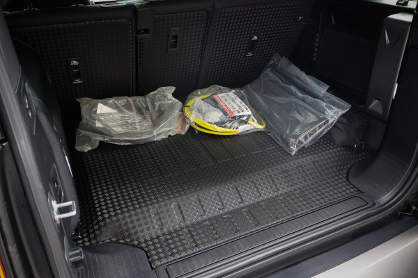 Land Rover Defender 110 P300e 110 X-Dynamic SE | ADAPTIVE CRUISE | 360 CAMERA | PANORAMADAK | VOORRUITVERWARMING | MERIDIAN | ELEKTRISCHE STOELEN |  NEW