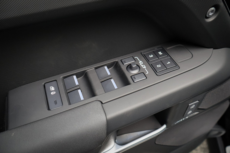 Land Rover Defender 110 P300e 110 X-Dynamic SE | ADAPTIVE CRUISE | 360 CAMERA | PANORAMADAK | VOORRUITVERWARMING | MERIDIAN | ELEKTRISCHE STOELEN |  NEW
