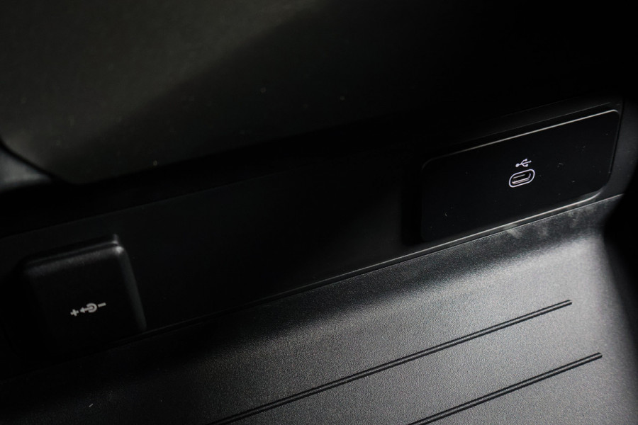 Land Rover Defender 110 P300e 110 X-Dynamic SE | ADAPTIVE CRUISE | 360 CAMERA | PANORAMADAK | VOORRUITVERWARMING | MERIDIAN | ELEKTRISCHE STOELEN |  NEW