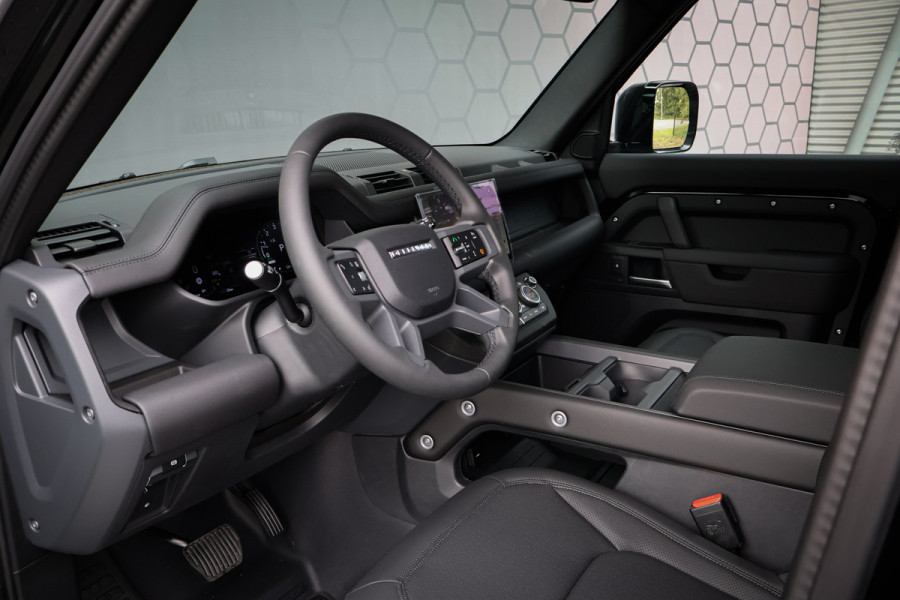 Land Rover Defender 110 P300e 110 X-Dynamic SE | ADAPTIVE CRUISE | 360 CAMERA | PANORAMADAK | VOORRUITVERWARMING | MERIDIAN | ELEKTRISCHE STOELEN |  NEW