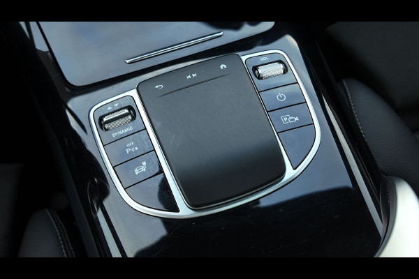 Mercedes-Benz EQC 400 4MATIC Business Solution AMG 80 kWh VOL VOL TREKHAAK Mercedes-Benz EQC 400 4MATIC Business Solution AMG 80 kWh VOL VOL TREKHAAK