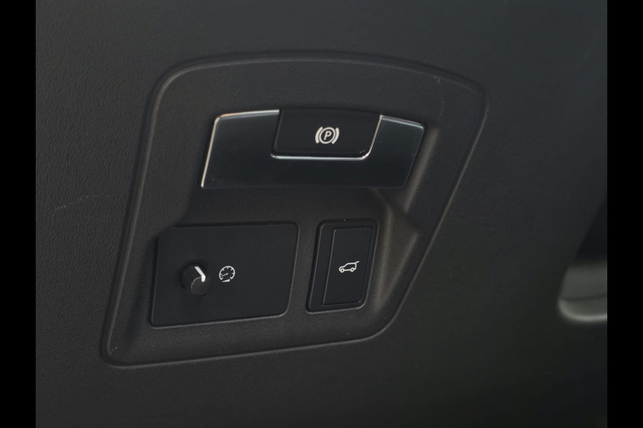 Land Rover Range Rover Velar 3.0 V6 AWD HSE|PANO|STUURVERW!|BLINDSPOT! Land Rover Range Rover Velar 3.0 V6 AWD HSE|PANO|STUURVERW!|BLINDSPOT!