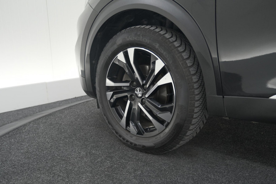 Peugeot 2008 PureTech 130 GT-Line | Camera | Adaptieve Cruise Control | Allseason Banden | Navigatie Peugeot 2008 PureTech 130 GT-Line | Camera | Adaptieve Cruise Control | Allseason Banden | Navigatie