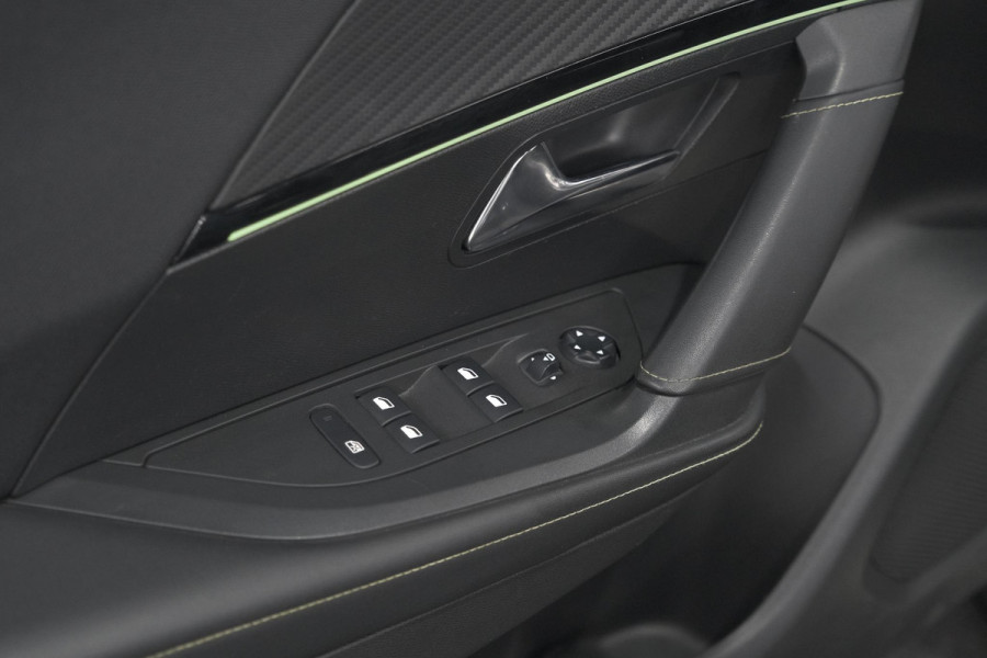 Peugeot 2008 PureTech 130 GT-Line | Camera | Adaptieve Cruise Control | Allseason Banden | Navigatie Peugeot 2008 PureTech 130 GT-Line | Camera | Adaptieve Cruise Control | Allseason Banden | Navigatie