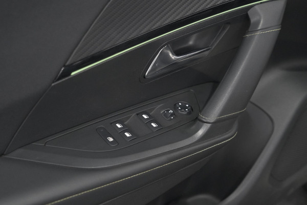 Peugeot 2008 PureTech 130 GT-Line | Camera | Adaptieve Cruise Control | Allseason Banden | Navigatie Peugeot 2008 PureTech 130 GT-Line | Camera | Adaptieve Cruise Control | Allseason Banden | Navigatie