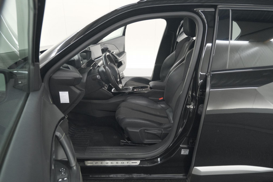Peugeot 2008 PureTech 130 GT-Line | Camera | Adaptieve Cruise Control | Allseason Banden | Navigatie Peugeot 2008 PureTech 130 GT-Line | Camera | Adaptieve Cruise Control | Allseason Banden | Navigatie