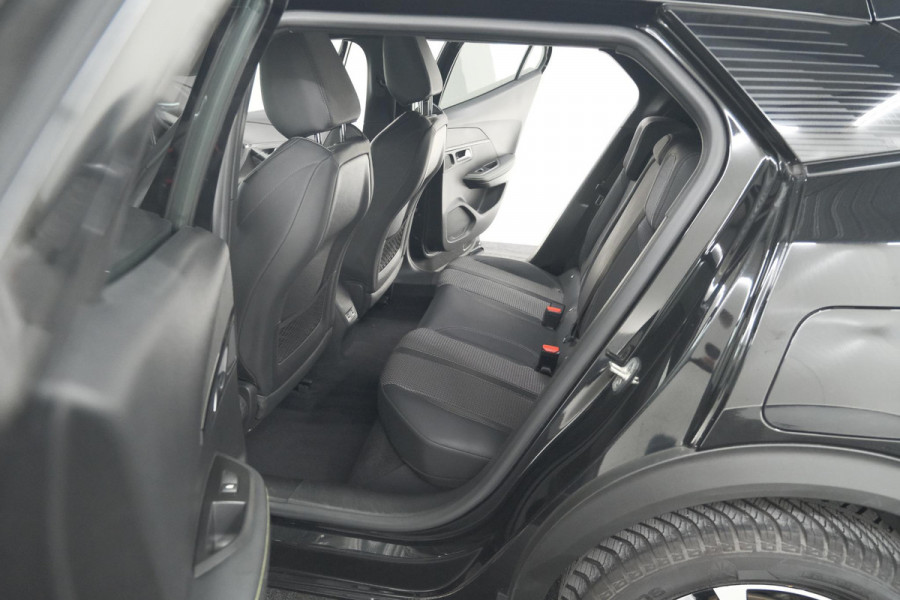 Peugeot 2008 PureTech 130 GT-Line | Camera | Adaptieve Cruise Control | Allseason Banden | Navigatie Peugeot 2008 PureTech 130 GT-Line | Camera | Adaptieve Cruise Control | Allseason Banden | Navigatie