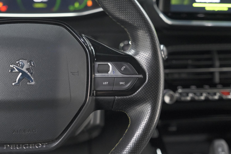Peugeot 2008 PureTech 130 GT-Line | Camera | Adaptieve Cruise Control | Allseason Banden | Navigatie Peugeot 2008 PureTech 130 GT-Line | Camera | Adaptieve Cruise Control | Allseason Banden | Navigatie