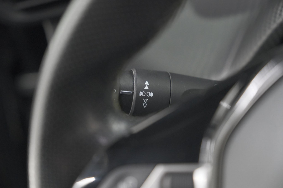 Peugeot 2008 PureTech 130 GT-Line | Camera | Adaptieve Cruise Control | Allseason Banden | Navigatie Peugeot 2008 PureTech 130 GT-Line | Camera | Adaptieve Cruise Control | Allseason Banden | Navigatie
