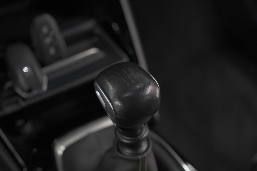 Peugeot 2008 PureTech 130 GT-Line | Camera | Adaptieve Cruise Control | Allseason Banden | Navigatie Peugeot 2008 PureTech 130 GT-Line | Camera | Adaptieve Cruise Control | Allseason Banden | Navigatie