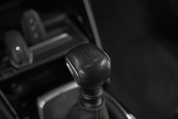 Peugeot 2008 PureTech 130 GT-Line | Camera | Adaptieve Cruise Control | Allseason Banden | Navigatie Peugeot 2008 PureTech 130 GT-Line | Camera | Adaptieve Cruise Control | Allseason Banden | Navigatie