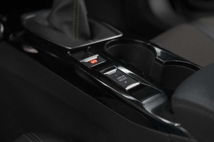 Peugeot 2008 PureTech 130 GT-Line | Camera | Adaptieve Cruise Control | Allseason Banden | Navigatie Peugeot 2008 PureTech 130 GT-Line | Camera | Adaptieve Cruise Control | Allseason Banden | Navigatie
