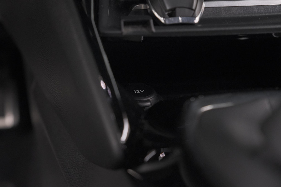 Peugeot 2008 PureTech 130 GT-Line | Camera | Adaptieve Cruise Control | Allseason Banden | Navigatie Peugeot 2008 PureTech 130 GT-Line | Camera | Adaptieve Cruise Control | Allseason Banden | Navigatie