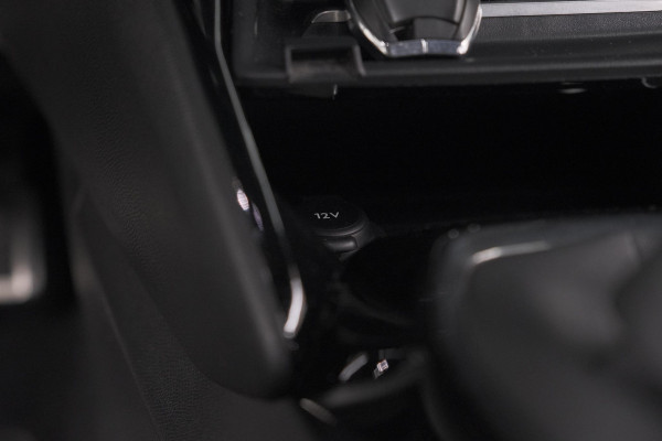 Peugeot 2008 PureTech 130 GT-Line | Camera | Adaptieve Cruise Control | Allseason Banden | Navigatie Peugeot 2008 PureTech 130 GT-Line | Camera | Adaptieve Cruise Control | Allseason Banden | Navigatie