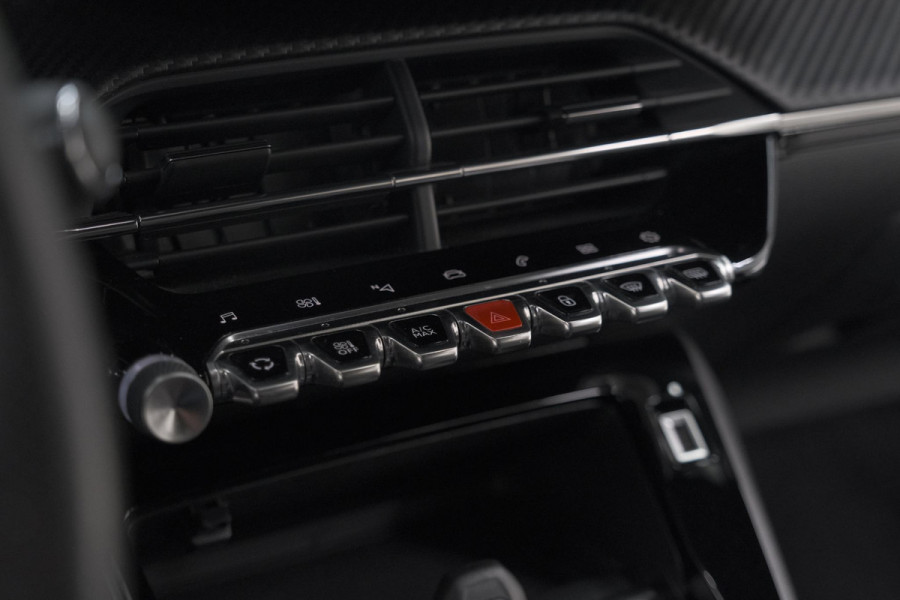 Peugeot 2008 PureTech 130 GT-Line | Camera | Adaptieve Cruise Control | Allseason Banden | Navigatie Peugeot 2008 PureTech 130 GT-Line | Camera | Adaptieve Cruise Control | Allseason Banden | Navigatie