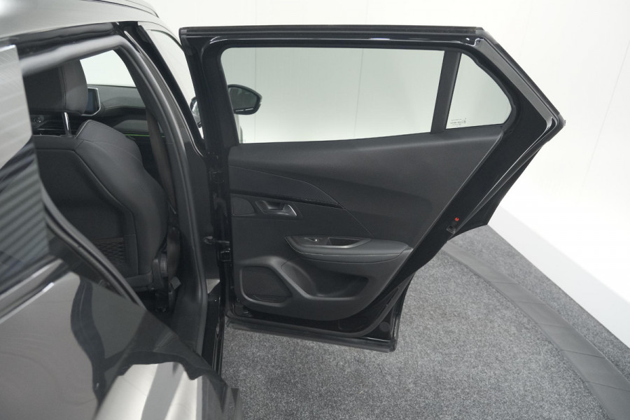 Peugeot 2008 PureTech 130 GT-Line | Camera | Adaptieve Cruise Control | Allseason Banden | Navigatie Peugeot 2008 PureTech 130 GT-Line | Camera | Adaptieve Cruise Control | Allseason Banden | Navigatie