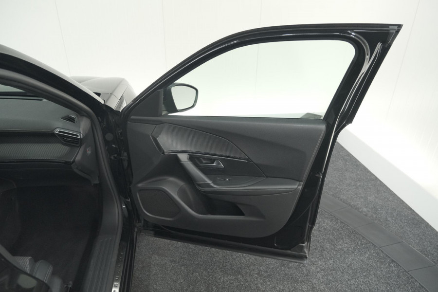 Peugeot 2008 PureTech 130 GT-Line | Camera | Adaptieve Cruise Control | Allseason Banden | Navigatie Peugeot 2008 PureTech 130 GT-Line | Camera | Adaptieve Cruise Control | Allseason Banden | Navigatie