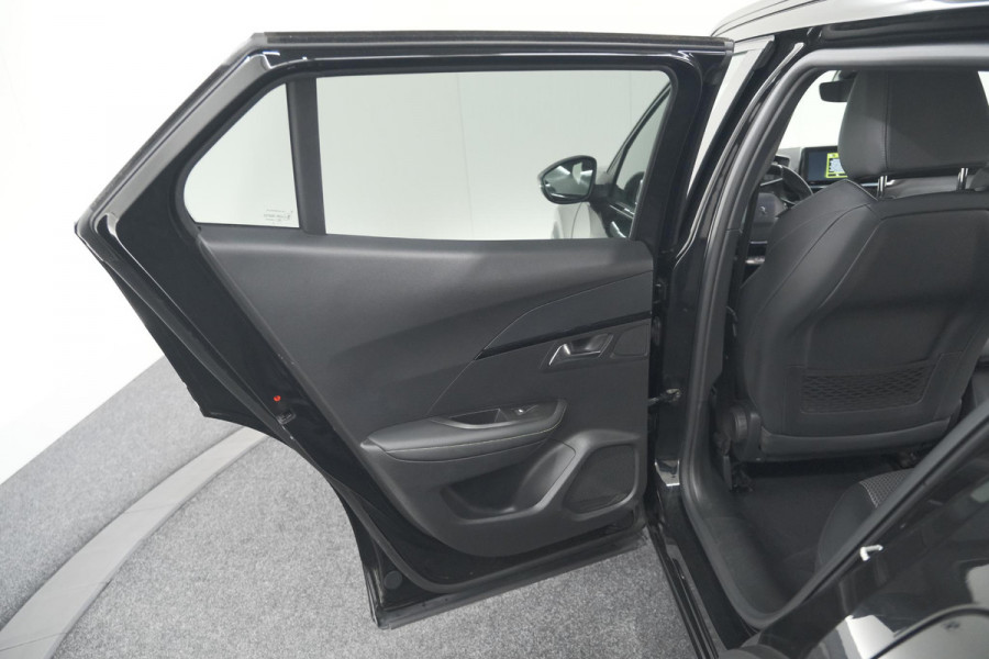Peugeot 2008 PureTech 130 GT-Line | Camera | Adaptieve Cruise Control | Allseason Banden | Navigatie Peugeot 2008 PureTech 130 GT-Line | Camera | Adaptieve Cruise Control | Allseason Banden | Navigatie