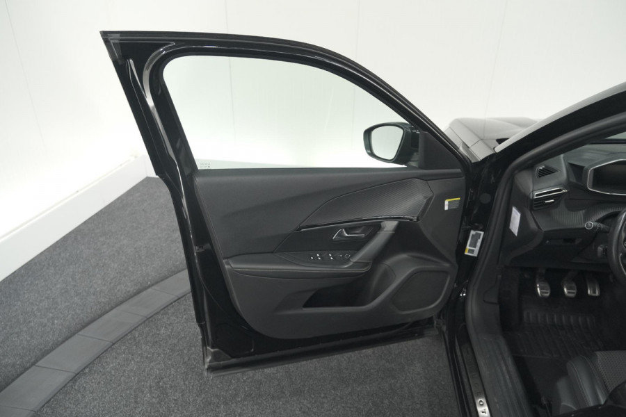 Peugeot 2008 PureTech 130 GT-Line | Camera | Adaptieve Cruise Control | Allseason Banden | Navigatie Peugeot 2008 PureTech 130 GT-Line | Camera | Adaptieve Cruise Control | Allseason Banden | Navigatie