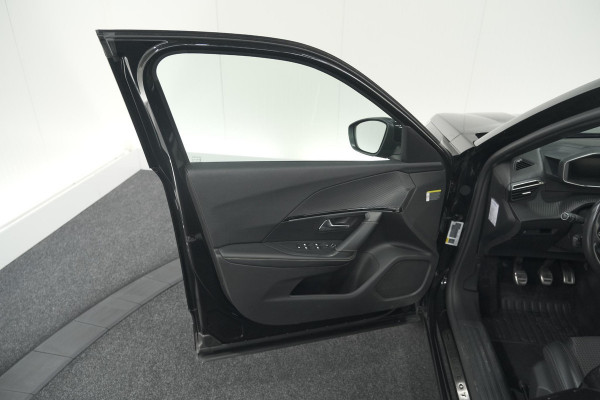 Peugeot 2008 PureTech 130 GT-Line | Camera | Adaptieve Cruise Control | Allseason Banden | Navigatie Peugeot 2008 PureTech 130 GT-Line | Camera | Adaptieve Cruise Control | Allseason Banden | Navigatie