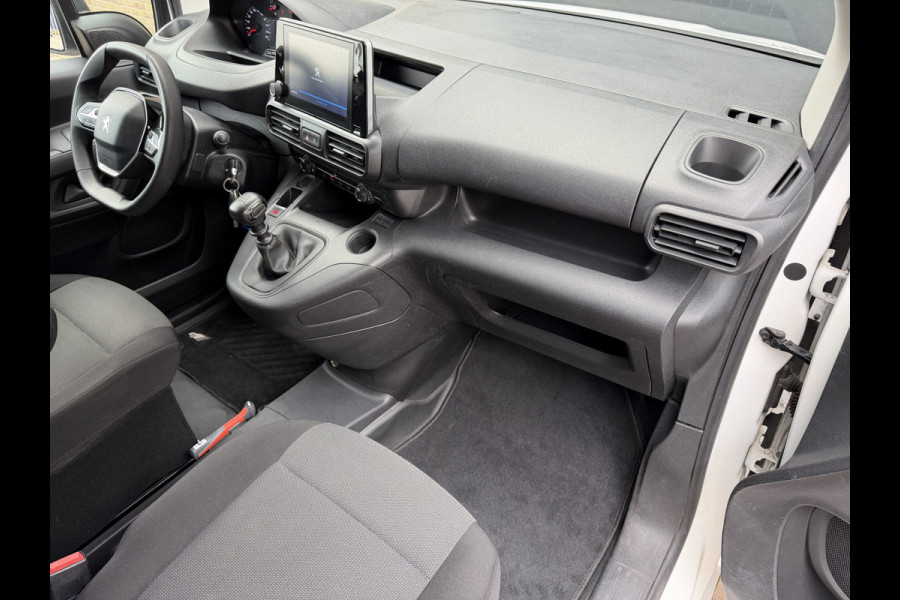 Peugeot Partner 1.2 111PK EURO 6 PureTech Premium CarPlay/cruise control/navigatie systeem Peugeot Partner 1.2 111PK EURO 6 PureTech Premium CarPlay/cruise control/navigatie systeem