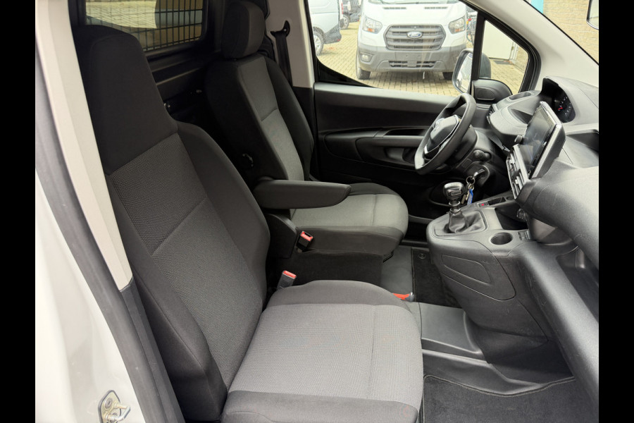 Peugeot Partner 1.2 111PK EURO 6 PureTech Premium CarPlay/cruise control/navigatie systeem Peugeot Partner 1.2 111PK EURO 6 PureTech Premium CarPlay/cruise control/navigatie systeem