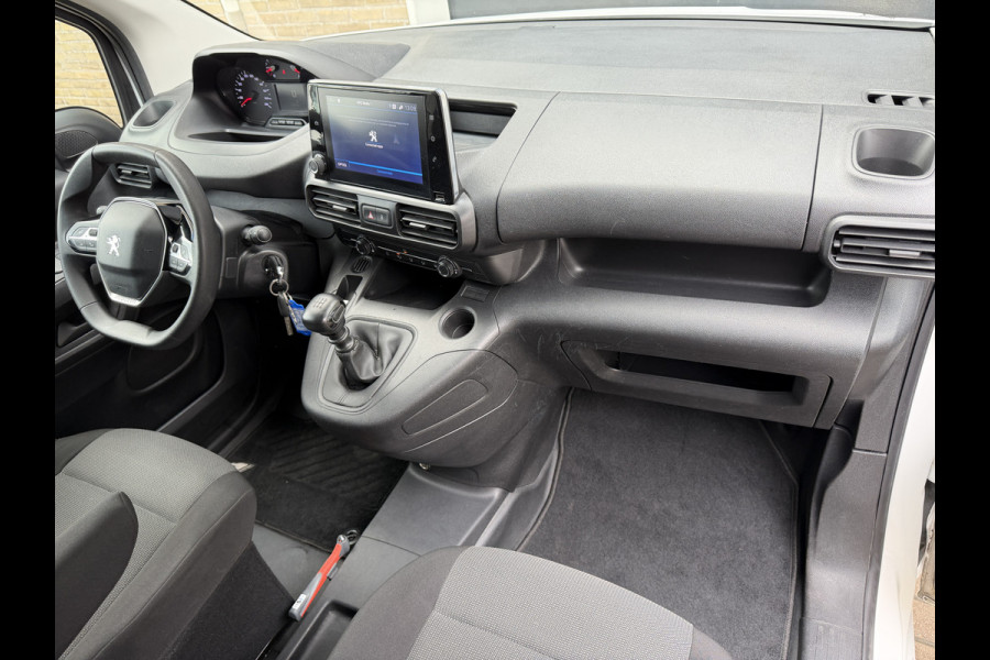 Peugeot Partner 1.2 111PK EURO 6 PureTech Premium CarPlay/cruise control/navigatie systeem Peugeot Partner 1.2 111PK EURO 6 PureTech Premium CarPlay/cruise control/navigatie systeem
