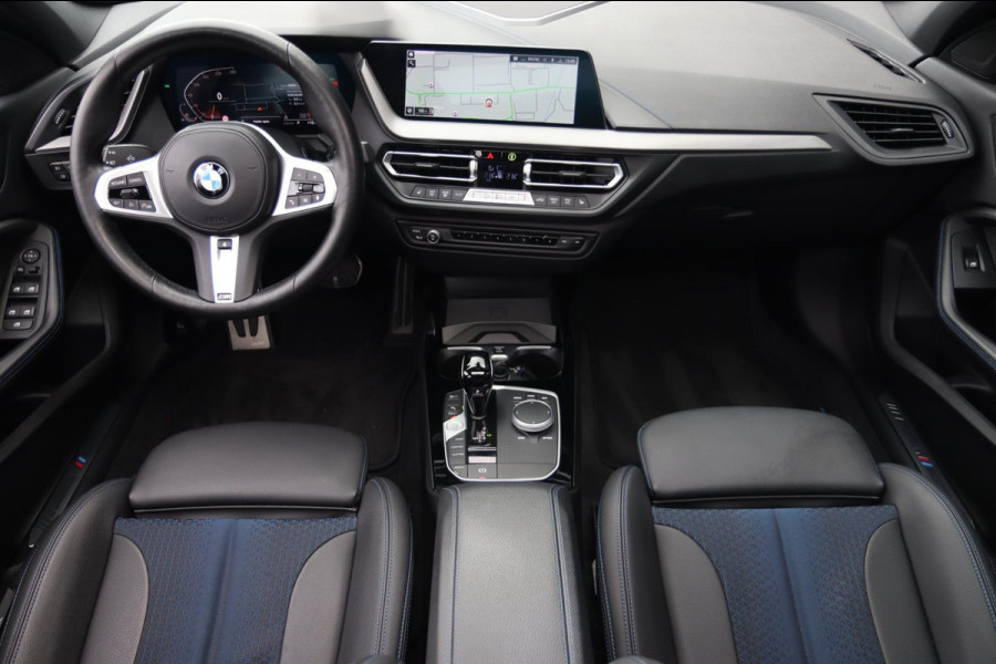 BMW 1-serie 120i M Sport / PANODAK / KEYLESS / DODEHOEK / STUUR+STOELVERW