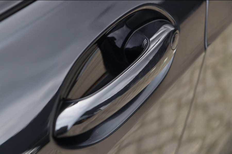 BMW 1-serie 120i M Sport / PANODAK / KEYLESS / DODEHOEK / STUUR+STOELVERW