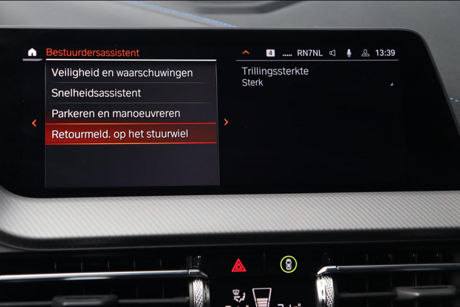 BMW 1-serie 120i M Sport / PANODAK / KEYLESS / DODEHOEK / STUUR+STOELVERW