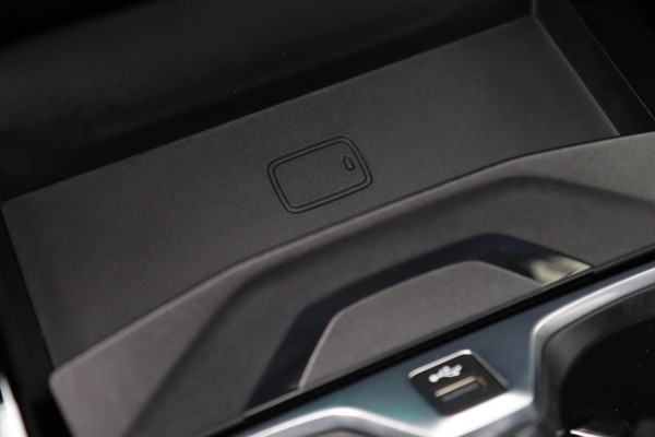 BMW 1-serie 120i M Sport / PANODAK / KEYLESS / DODEHOEK / STUUR+STOELVERW