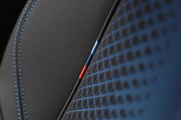 BMW 1-serie 120i M Sport / PANODAK / KEYLESS / DODEHOEK / STUUR+STOELVERW