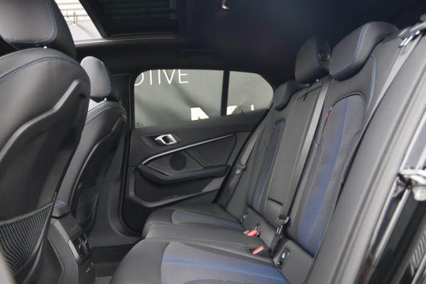 BMW 1-serie 120i M Sport / PANODAK / KEYLESS / DODEHOEK / STUUR+STOELVERW