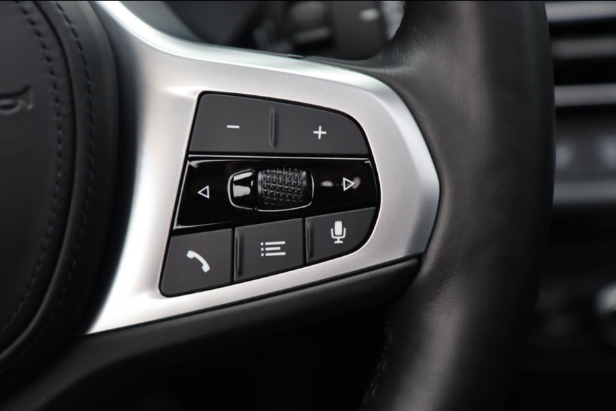 BMW 1-serie 120i M Sport / PANODAK / KEYLESS / DODEHOEK / STUUR+STOELVERW