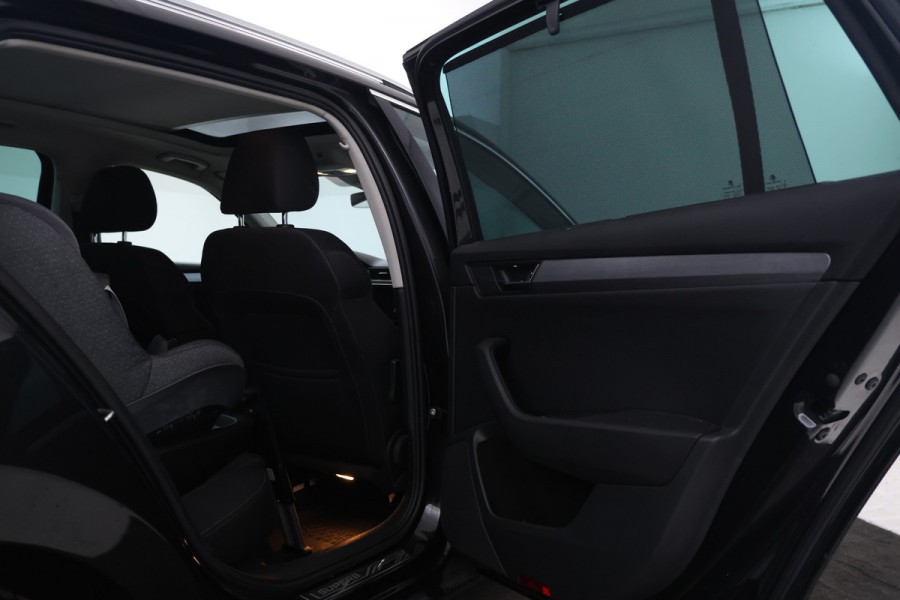 Škoda Superb Combi 1.5 TSI ACT Sportline Business Camera, Stoelverwarming, Panorama schuif/kantel, Apple Carplay