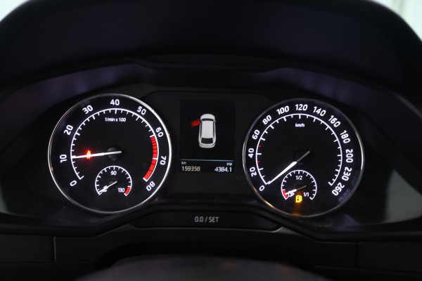 Škoda Superb Combi 1.5 TSI ACT Sportline Business Camera, Stoelverwarming, Panorama schuif/kantel, Apple Carplay