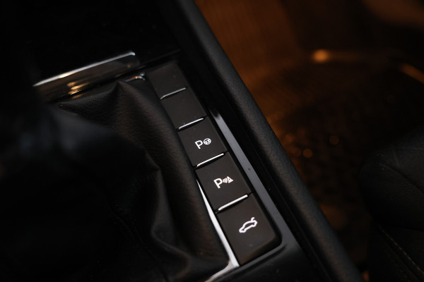 Škoda Superb Combi 1.5 TSI ACT Sportline Business Camera, Stoelverwarming, Panorama schuif/kantel, Apple Carplay
