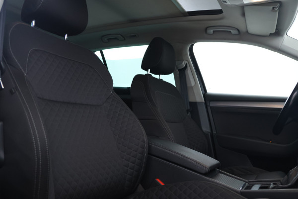 Škoda Superb Combi 1.5 TSI ACT Sportline Business Camera, Stoelverwarming, Panorama schuif/kantel, Apple Carplay