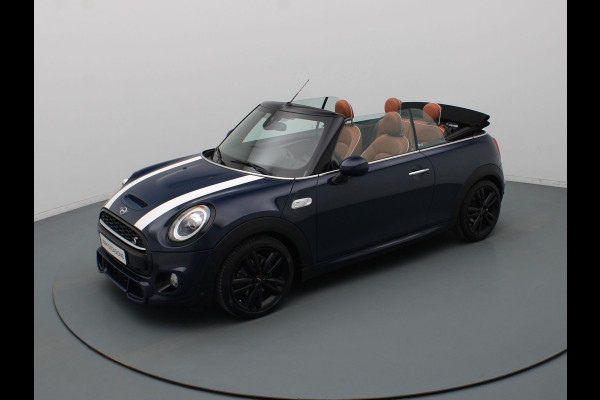 MINI Cabrio 190pk Cooper S Night Jack Edition Automaat Harman Kardon | Camera | Adapt. Cruise | Parkeersens. v+a | Stoelverw. MINI Cabrio 190pk Cooper S Night Jack Edition Automaat Harman Kardon | Camera | Adapt. Cruise | Parkeersens. v+a | Stoelverw.