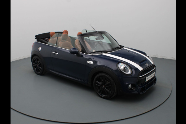 MINI Cabrio 190pk Cooper S Night Jack Edition Automaat Harman Kardon | Camera | Adapt. Cruise | Parkeersens. v+a | Stoelverw. MINI Cabrio 190pk Cooper S Night Jack Edition Automaat Harman Kardon | Camera | Adapt. Cruise | Parkeersens. v+a | Stoelverw.