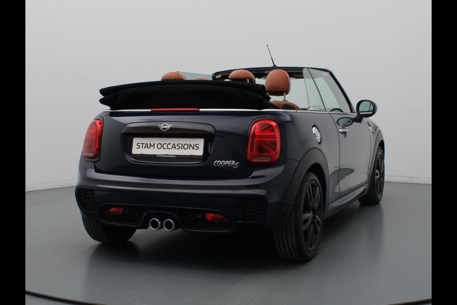 MINI Cabrio 190pk Cooper S Night Jack Edition Automaat Harman Kardon | Camera | Adapt. Cruise | Parkeersens. v+a | Stoelverw. MINI Cabrio 190pk Cooper S Night Jack Edition Automaat Harman Kardon | Camera | Adapt. Cruise | Parkeersens. v+a | Stoelverw.